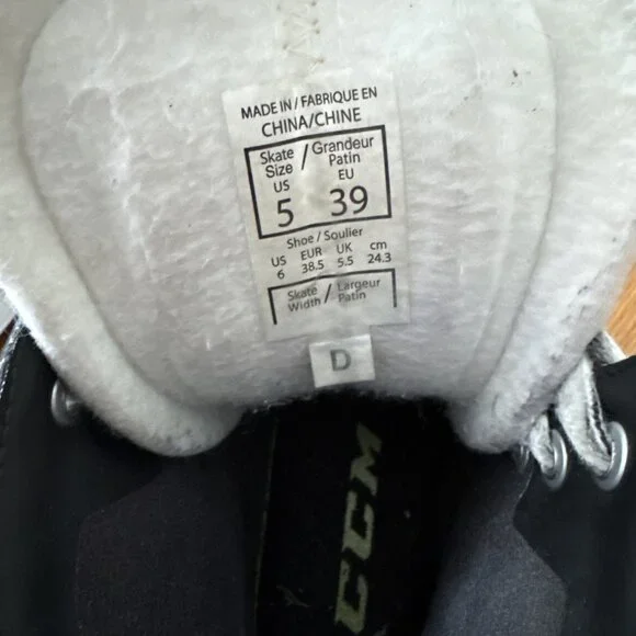 CCM Ribcor 74K Men's Skate Width D Size 5 Shoes 6